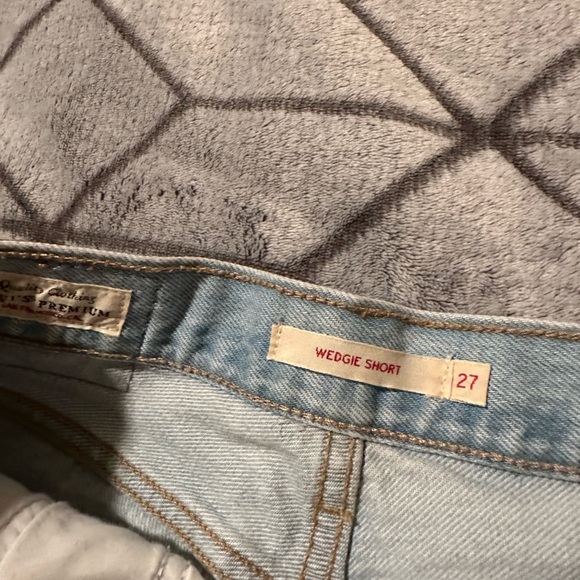 Levi Jean Shorts - Picture 5 of 9